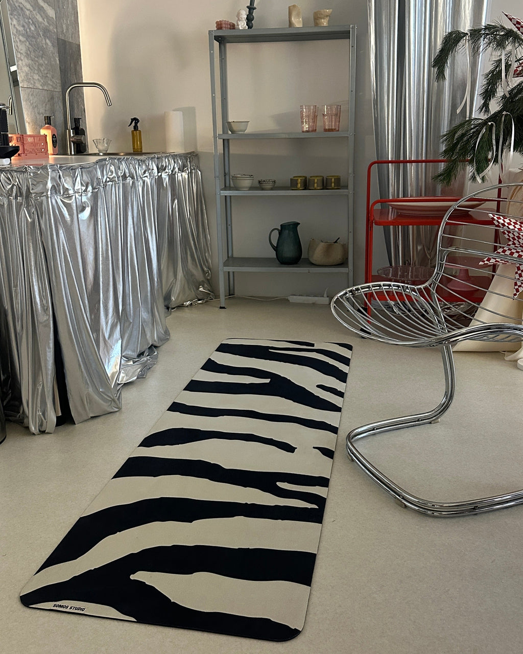 BLACK AND WHITE SAVANNA