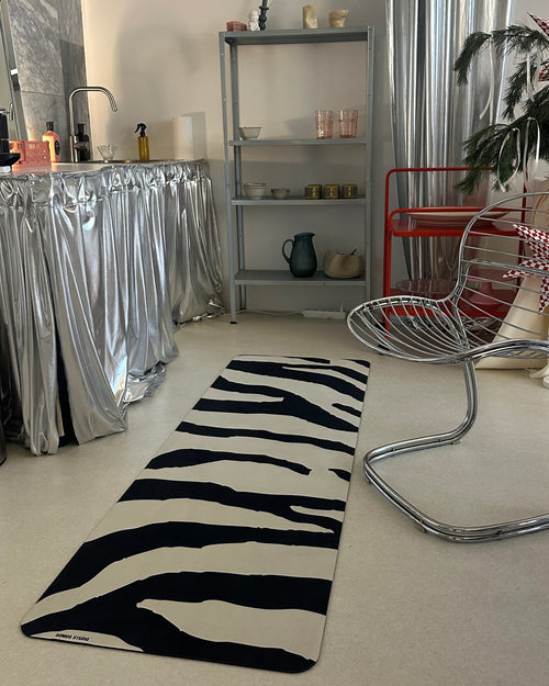 BLACK AND WHITE SAVANNA